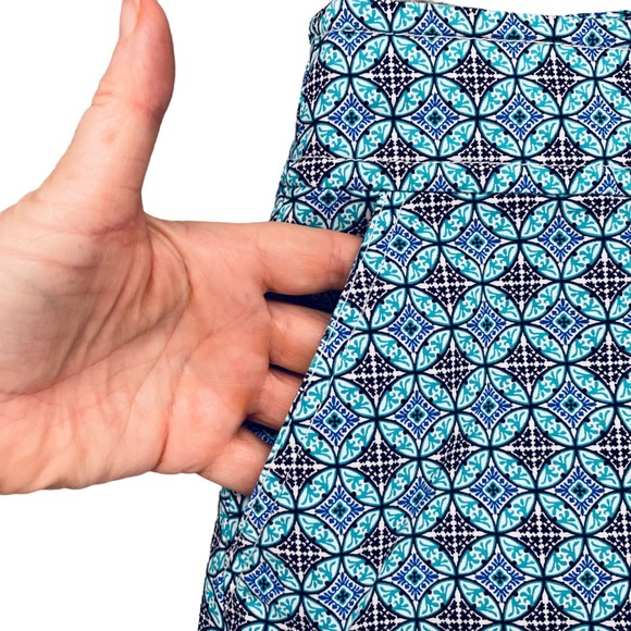 Talbots Blue White Geometric Skirt Women's Size 16 Summer Pockets Casual - Picture 3 of 8